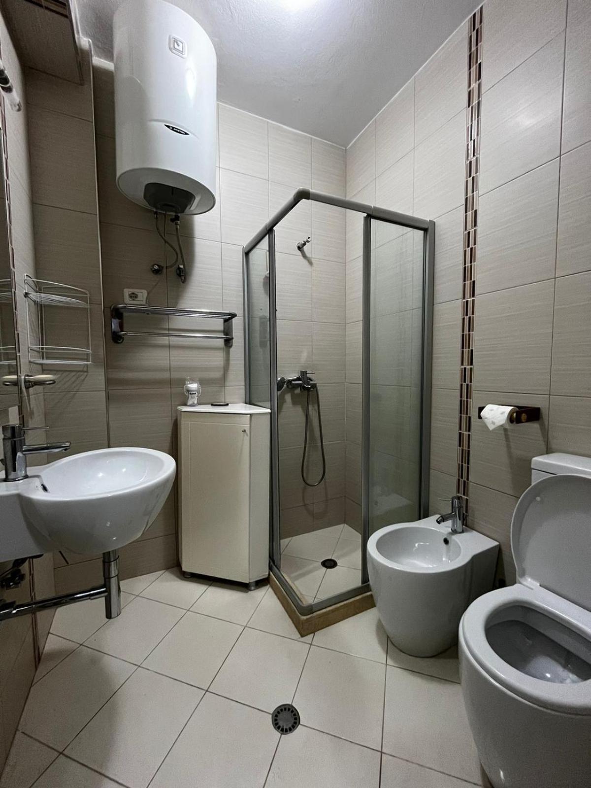 Golemi Apartamento *